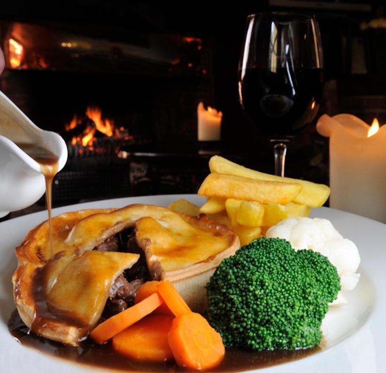 The New Inn Heckfield Bagian luar foto