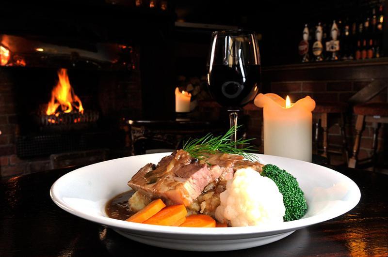 The New Inn Heckfield Bagian luar foto