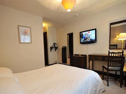 The New Inn Heckfield Bagian luar foto