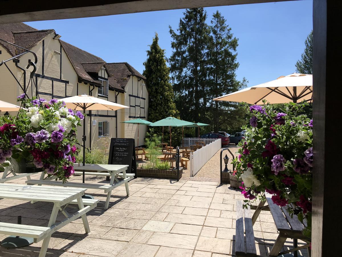 The New Inn Heckfield Bagian luar foto